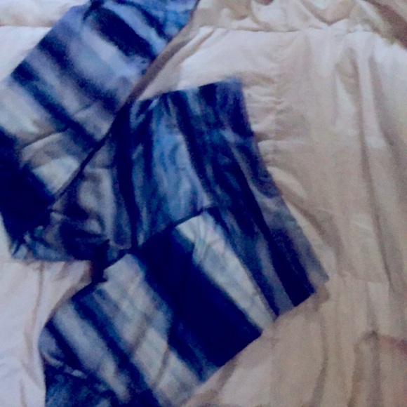 Pretty blue - Picture 1 of 3